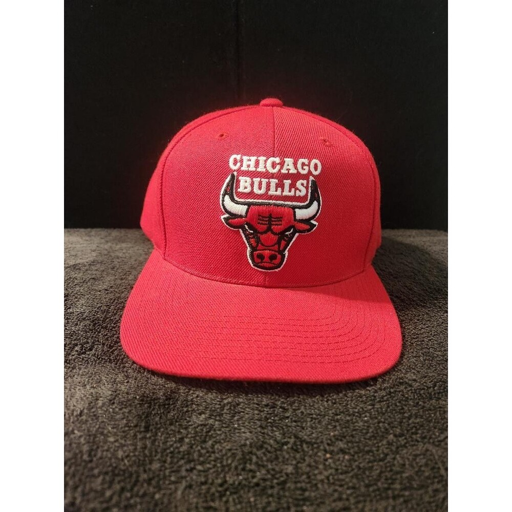 Chicago Bulls Vintage NBA Basketball G.C.C Logo Buckle Strap Hat